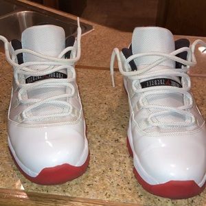 Jordan 11 retro low cheery bottems